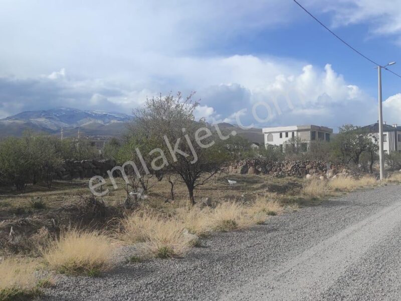 İĞDE'NİN GÖZDE BÖLGESİ FERTEK'TE, ÜNİVERSİTE KARŞISI, KÖŞE PARSEL VİLLALIK ARSA
