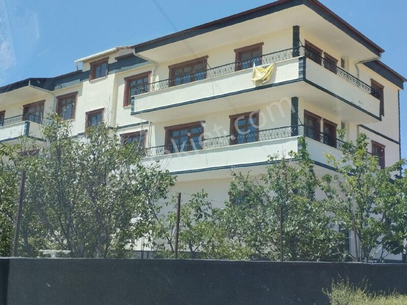 NİĞDE KOYUNLU'DA, 1600 M² BAHÇELİ, 4 DAİRELİ KOMPLE SATILIK SIFIR BİNA