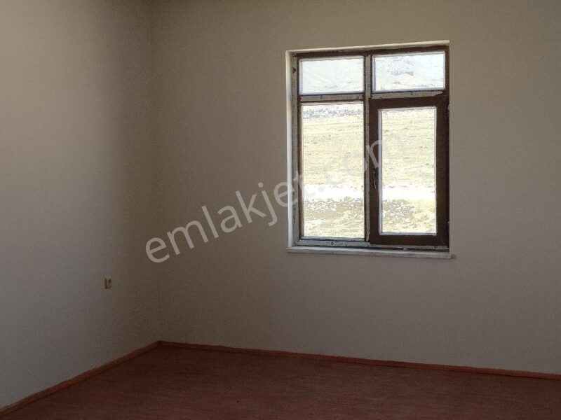 NİĞDE KOYUNLU'DA, 1600 M² BAHÇELİ, 4 DAİRELİ KOMPLE SATILIK SIFIR BİNA