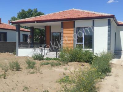 BAHÇELİ ZAFER MAHALLESİ'NDE, 700 M² ARSA İÇİNDE, SIFIR MÜSTAKİL VİLLA