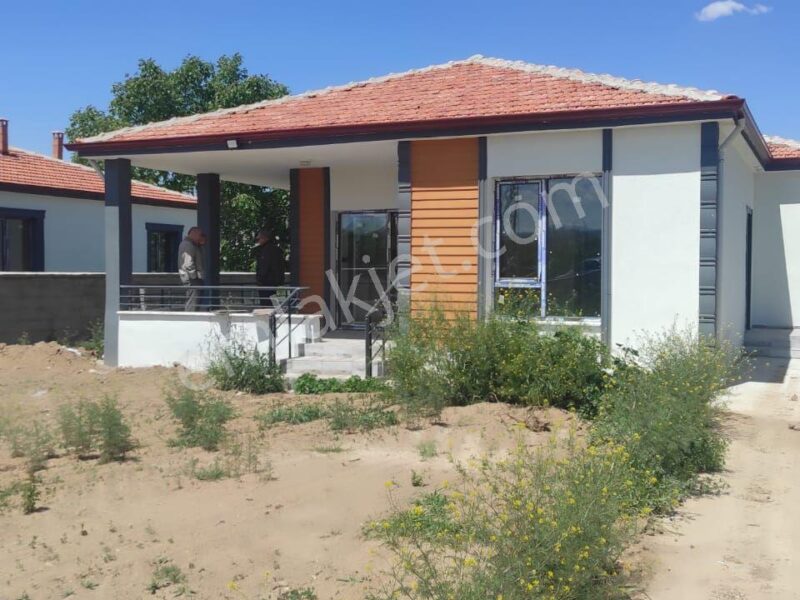 BAHÇELİ ZAFER MAHALLESİ'NDE, 700 M² ARSA İÇİNDE, SIFIR MÜSTAKİL VİLLA