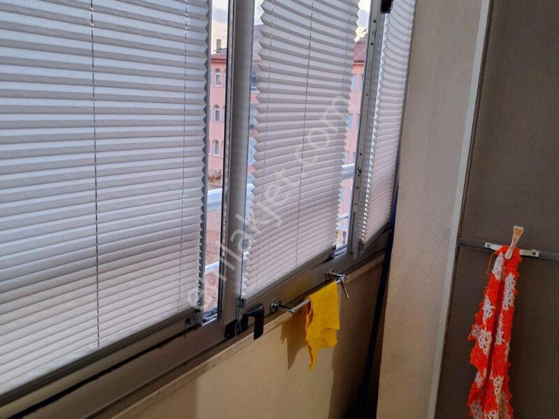 MERKEZİ KONUMDA, BİREYSEL KOMBİLİ, ÖNÜ AÇIK FERAH 2+1 DAİRE