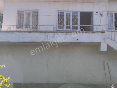 BAHÇELİ'DE 10 DÖNÜM ARAZİ ÜZERİNDE, MEYVE BAHÇELİ MÜSTAKİL ÇİFTLİK EVİ