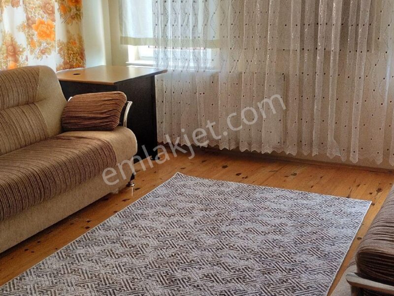 EFENDİBEY MAHALLESİ'NDE, 750 M² ARSA İÇİNDE, MÜSTAKİL TRİPLEKS EV