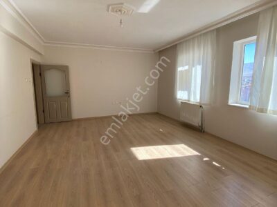 NİĞDE EFENDİBEY'DE, YATIRIMA UYGUN, GÜNEY CEPHELİ GENİŞ 3+1 FIRSAT DAİRE