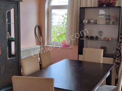 EFENDİBEY MAHALLESİ'NDE, 750 M² ARSA İÇİNDE, MÜSTAKİL TRİPLEKS EV