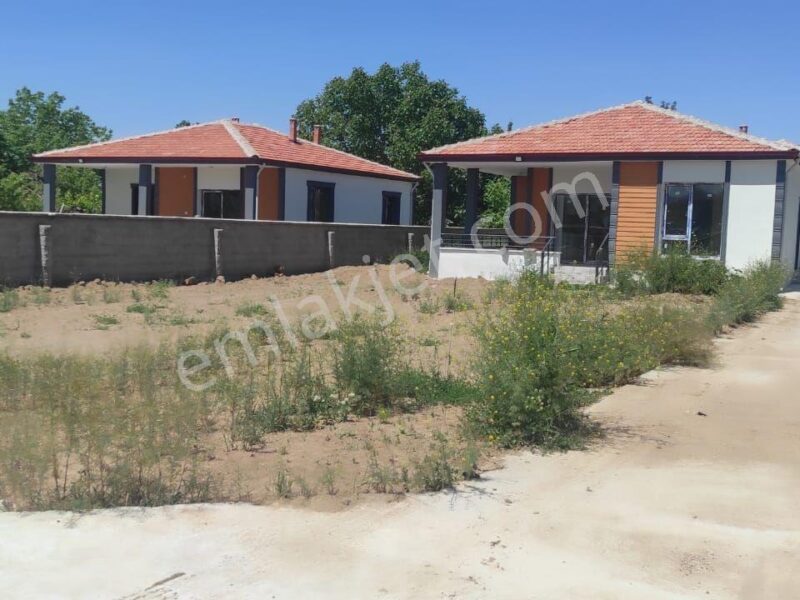 BAHÇELİ ZAFER MAHALLESİ'NDE, 700 M² ARSA İÇİNDE, SIFIR MÜSTAKİL VİLLA