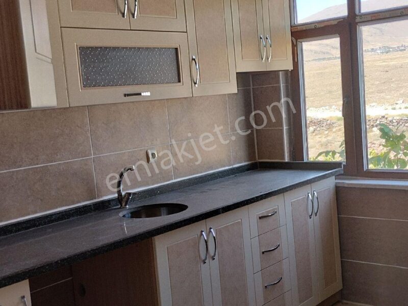 NİĞDE KOYUNLU'DA, 1600 M² BAHÇELİ, 4 DAİRELİ KOMPLE SATILIK SIFIR BİNA