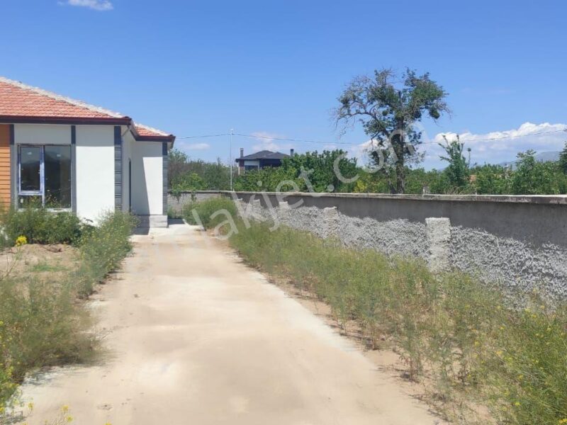 BAHÇELİ ZAFER MAHALLESİ'NDE, 700 M² ARSA İÇİNDE, SIFIR MÜSTAKİL VİLLA