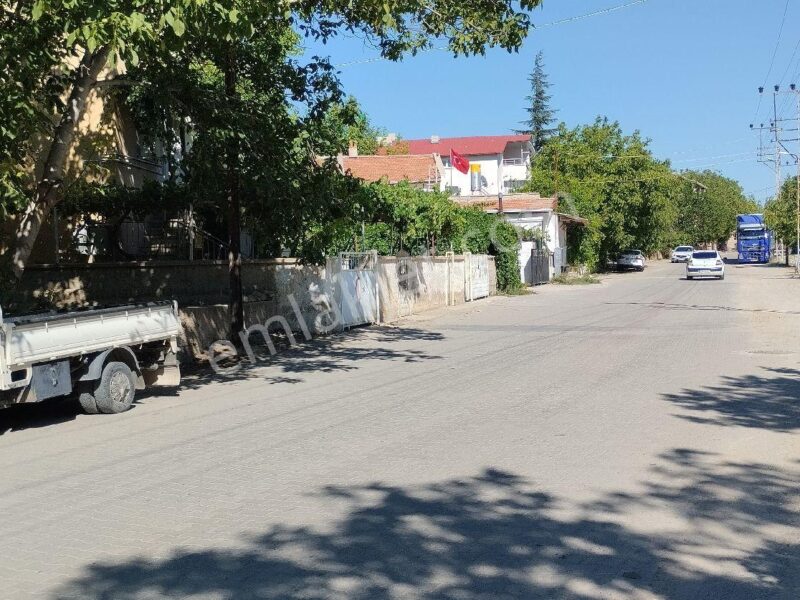 BAHÇELİ'DE 10 DÖNÜM ARAZİ ÜZERİNDE, MEYVE BAHÇELİ MÜSTAKİL ÇİFTLİK EVİ