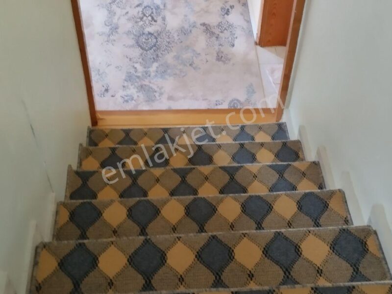 EFENDİBEY MAHALLESİ'NDE, 750 M² ARSA İÇİNDE, MÜSTAKİL TRİPLEKS EV