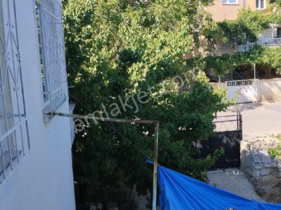 BAHÇELİ'DE 10 DÖNÜM ARAZİ ÜZERİNDE, MEYVE BAHÇELİ MÜSTAKİL ÇİFTLİK EVİ